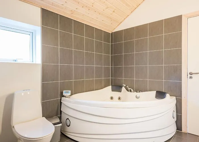 10 Person In Nørre Nebel